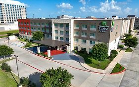 Holiday Inn Express & Suites Dallas Nw - Farmers Branch By Ihg